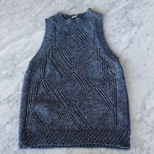 Bella Luxx Sleeveless Sweater.